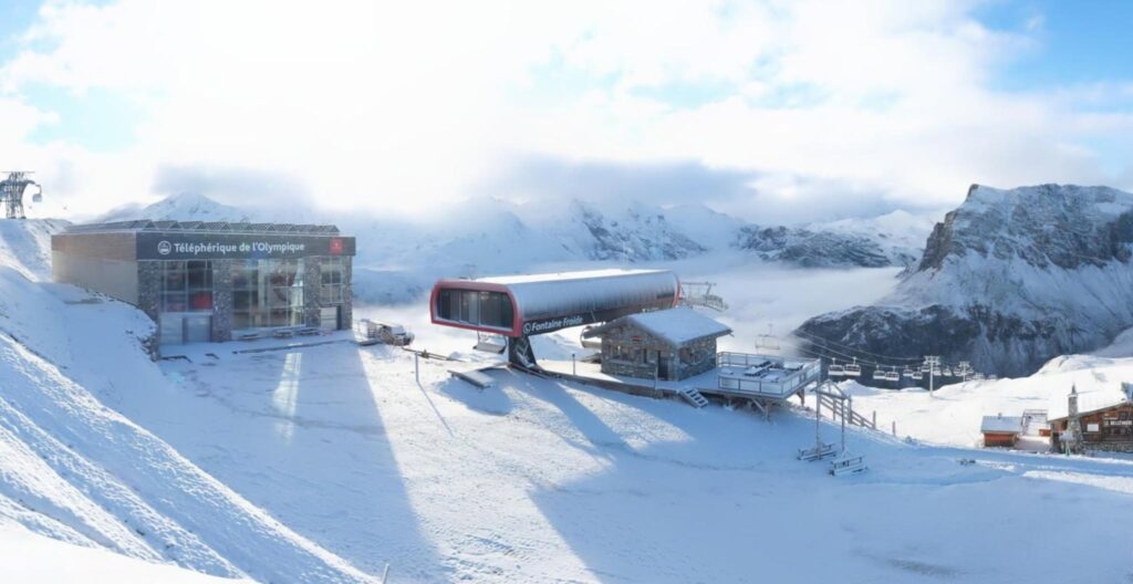 Queda de neve fresca nos Alpes e montanhas em toda a Europa